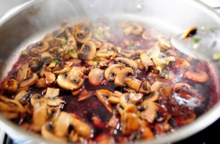 Стейк с грибным соусом - фото шага 8