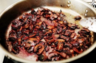 Стейк с грибным соусом - фото шага 9