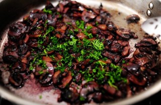 Стейк с грибным соусом - фото шага 10