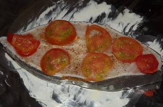 Стейк зубатки под сыром и овощами - фото шага 4