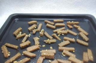 Гренки с чесноком к пиву - фото шага 6