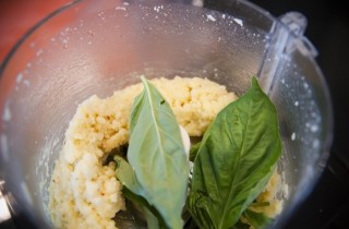 Гренки с сыром и чесноком - фото шага 6