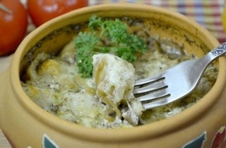 Пельмени, запеченные с грибами и сыром в горшочке - фото шага 7