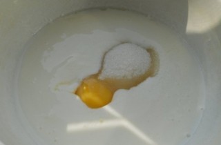 Пончики на кефирном тесте - фото шага 1