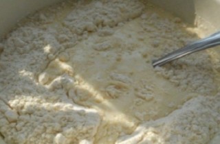 Пончики на кефирном тесте - фото шага 3