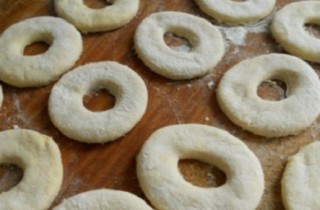 Пончики на кефирном тесте - фото шага 6