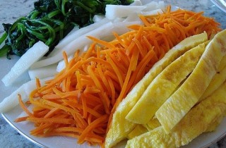 Роллы с яичными блинчиками - фото шага 3