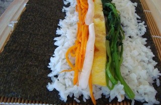 Роллы с яичными блинчиками - фото шага 5