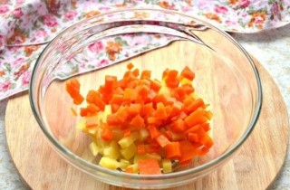 Винегрет с зеленым горошком и квашеной капустой - фото шага 2