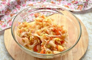 Винегрет с зеленым горошком и квашеной капустой - фото шага 4