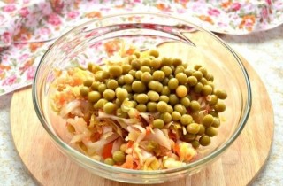 Винегрет с зеленым горошком и квашеной капустой - фото шага 5