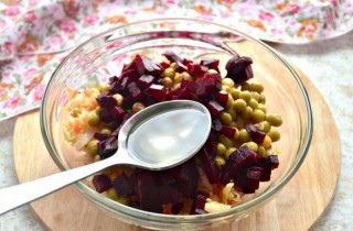 Винегрет с зеленым горошком и квашеной капустой - фото шага 7