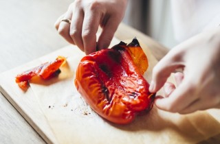 Греческий салат с кедровыми орехами - фото шага 4