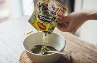 Греческий салат с кедровыми орехами - фото шага 9