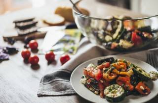 Греческий салат с кедровыми орехами - фото шага 11