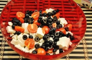 Греческий салат с курицей - фото шага 6