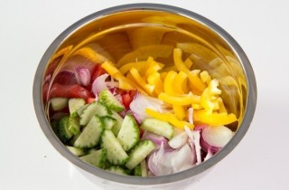 Греческий салат с мятой - фото шага 6