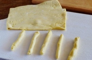 Хот-доги из слоеного теста - фото шага 4