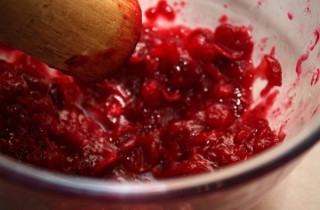 Клюквенный морс с медом - фото шага 2