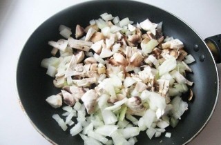 Грибной сливочный соус к котлетам - фото шага 1