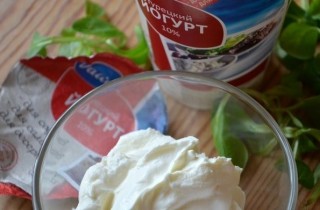 Йогуртовый соус для салата - фото шага 1