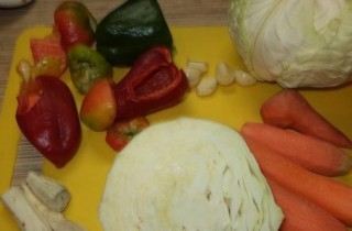 Квашеная капуста с хреном на зиму - фото шага 1