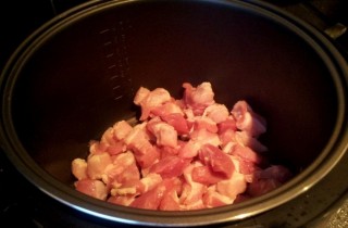 Овощное рагу со свининой в мультиварке - фото шага 1