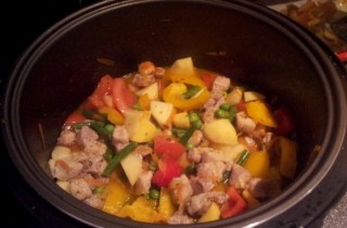 Овощное рагу со свининой в мультиварке - фото шага 5