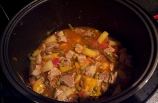 Овощное рагу со свининой в мультиварке - фото шага 6