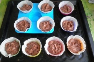 Шоколадные капкейки - фото шага 8