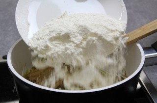 Сырный соус классический - фото шага 4