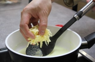 Сырный соус классический - фото шага 6