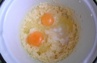 Вкусные ванильные капкейки - фото шага 3