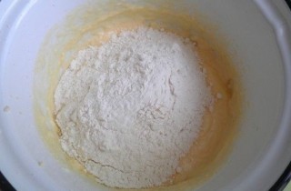 Вкусные ванильные капкейки - фото шага 5