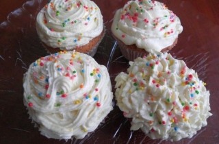 Вкусные ванильные капкейки - фото шага 10