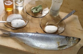 Засол сельди - фото шага 1