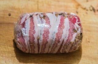 Говядина с беконом и грибами в слоеном тесте - фото шага 7