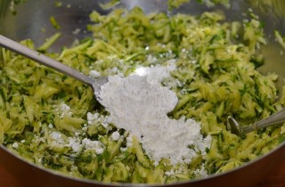 Оладьи с цукини - фото шага 4