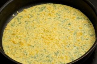 Омлет со сметаной и сыром - фото шага 6