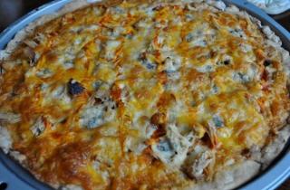 Пицца с курицей и сыром - фото шага 6