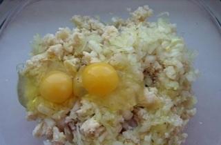 Рыбные котлеты на пару - фото шага 4