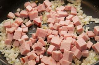 Омлет с беконом и овощами в духовке - фото шага 3