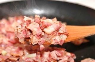 Пирожки с беконом - фото шага 7