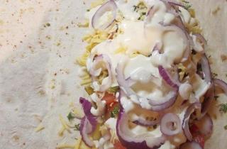 Шаурма с овощами и курицей - фото шага 12
