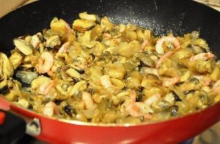 Жульен из морепродуктов - фото шага 5