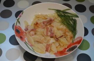 Картофель с беконом и сметаной в мультиварке - фото шага 5