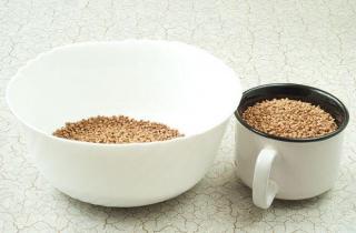 Каша гречневая на воде - фото шага 1