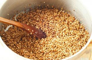 Каша гречневая на воде - фото шага 3